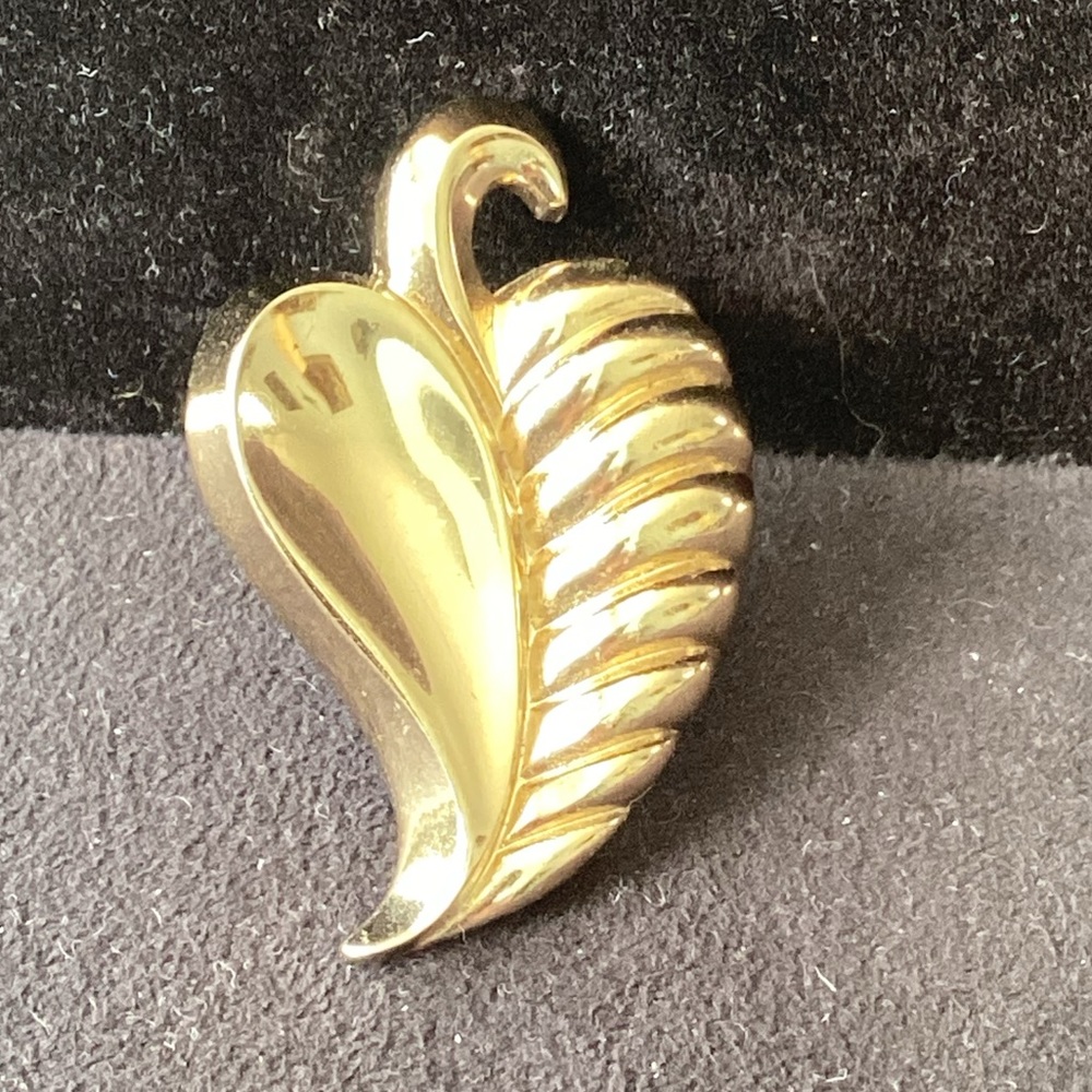 Vintage Coro Gold-tone Leaf Brooch